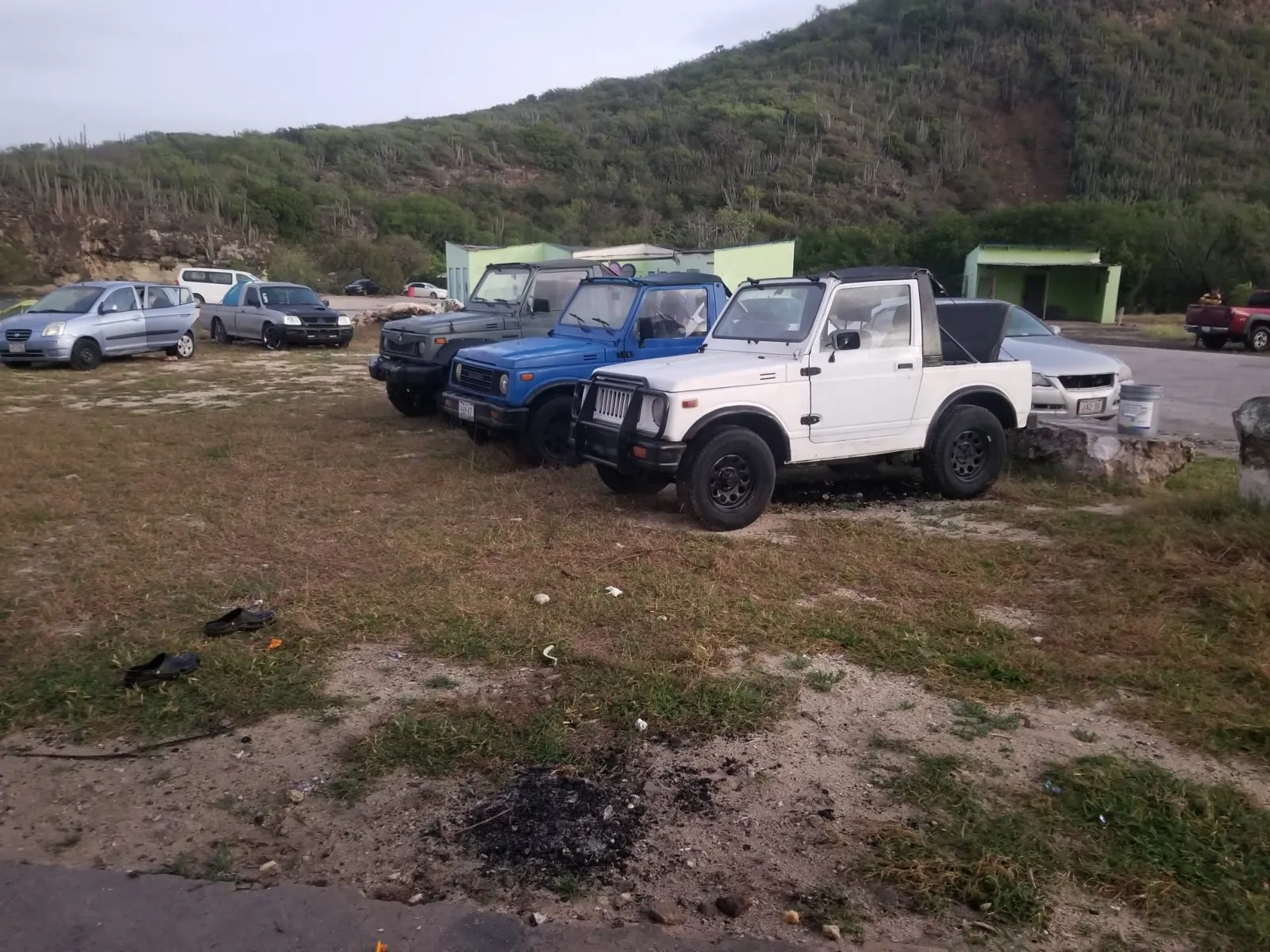 Awa — blue Suzuki Samurai open-top jeep for rent in Curaçao